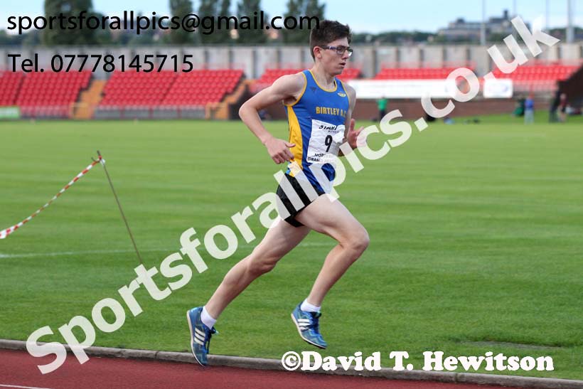 Boys and Girls under-15s 3000 metres, 2019 North East Grand Prix, Gateshead Stadium. Photo: David T. Hewitson/Sports for All Pics